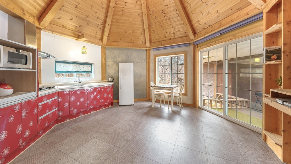 Basic Room, 1 Bedroom (Deluxe 2(Pet, BBQ, Terrace, Spa)) - Photo 4