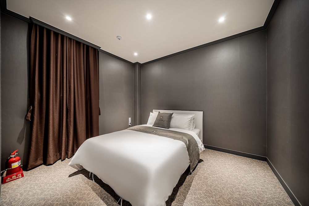 Room (Spa B) - Photo 7