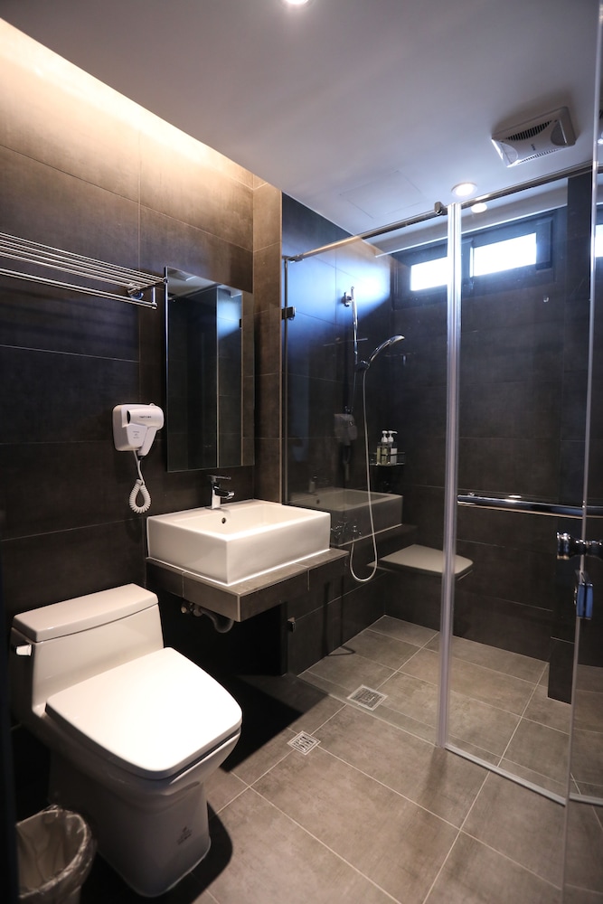 Standard Double Room, 1 Queen Bed, Non Smoking, City View photo 3