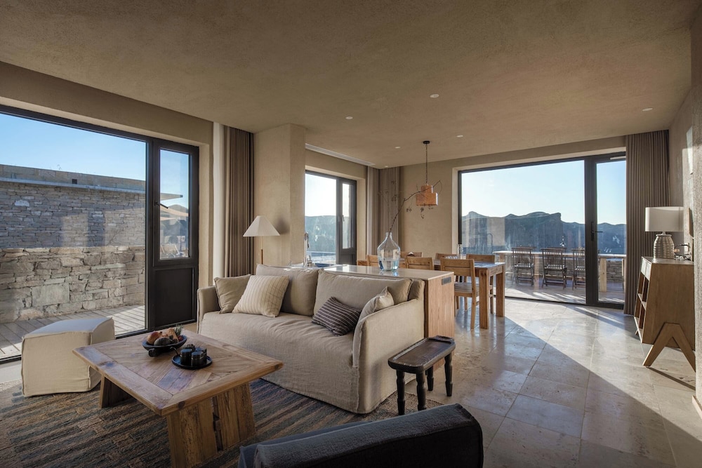 Luxury Suite, Balcony, Hill View
