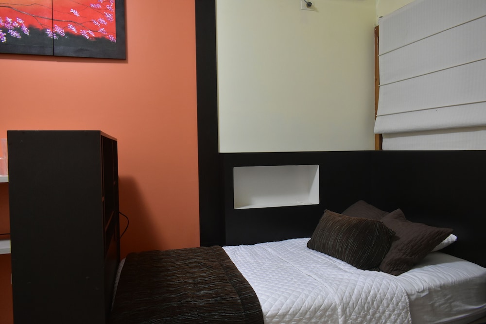 Economy Twin Room photo 2