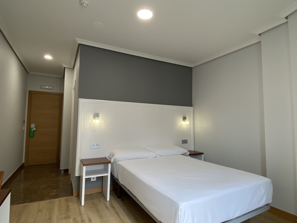 Economy Double Room photo 2