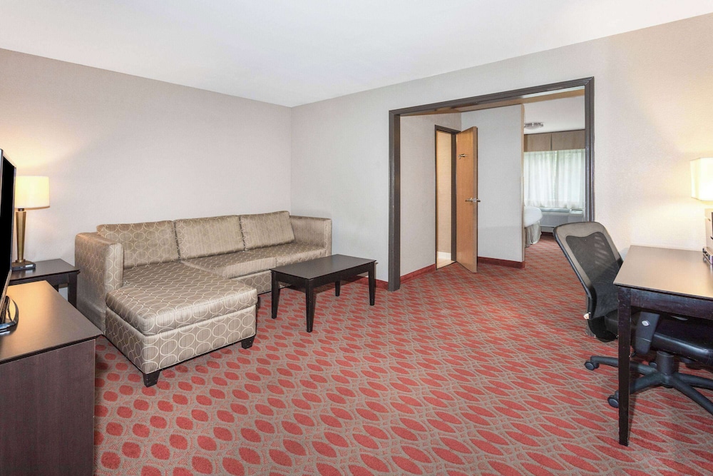 Deluxe Suite, 1 Bedroom, Non Smoking - Photo 1
