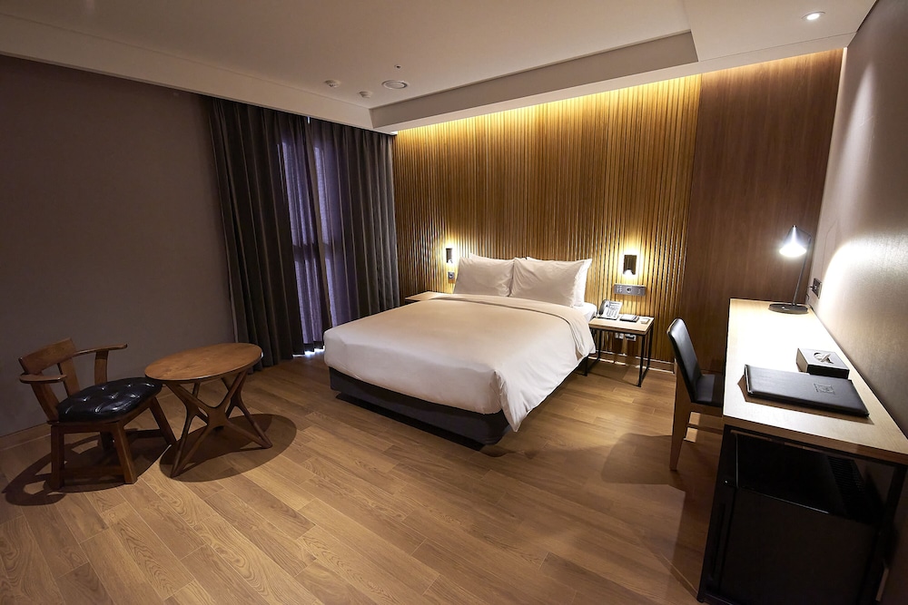 Superior Double Room (Shower)