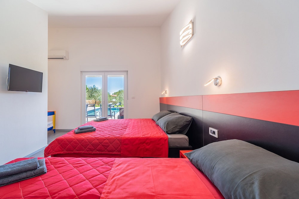 Standard House, 4 Bedrooms (23127) photo 1