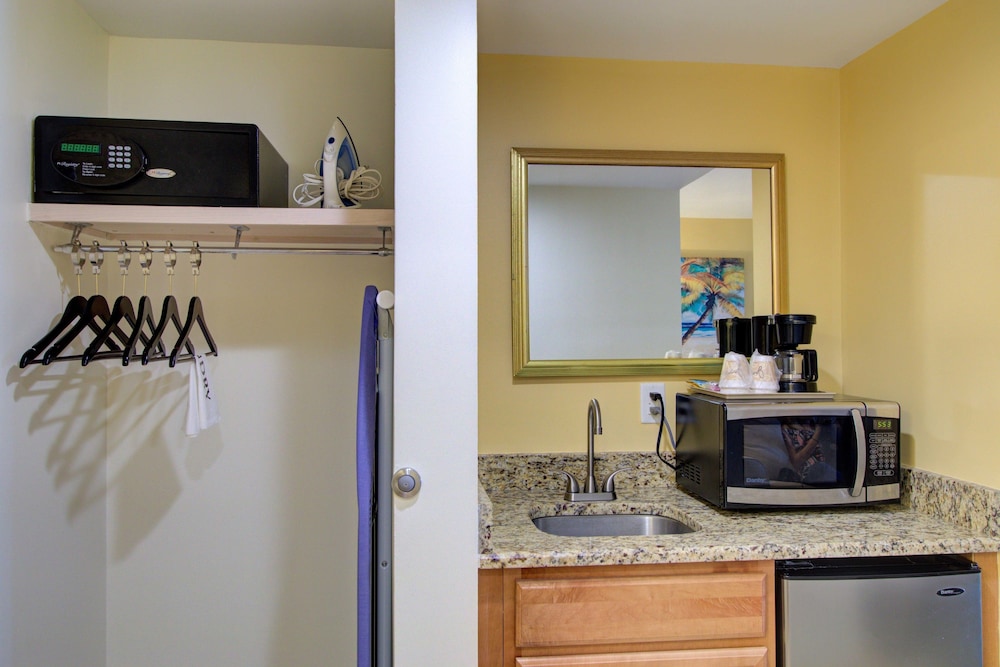 Suite (Water View) photo 2