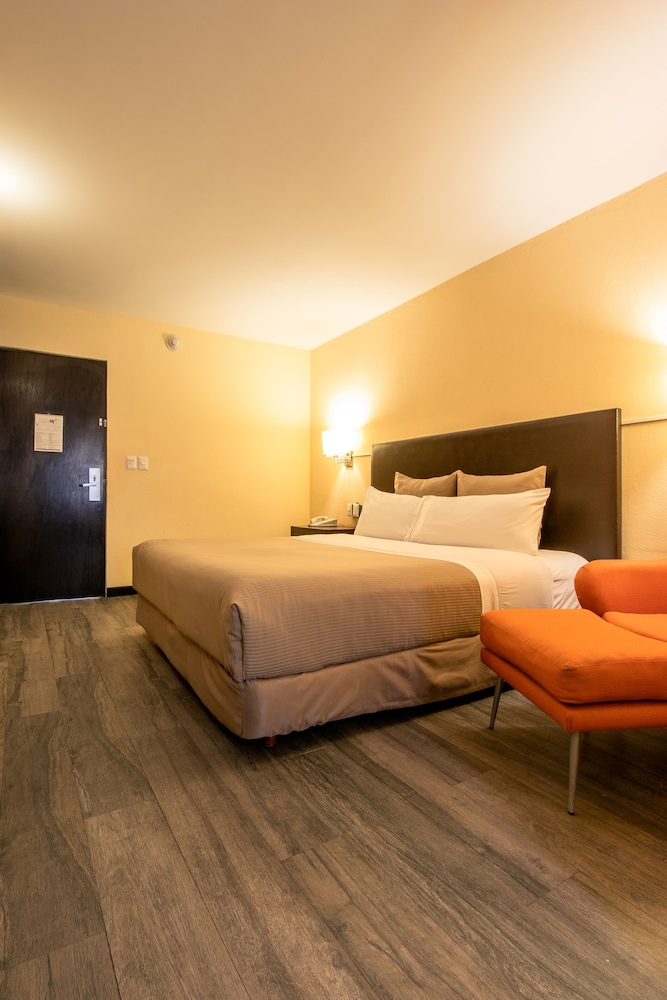 Standard Room, 1 King Bed - Photo 9