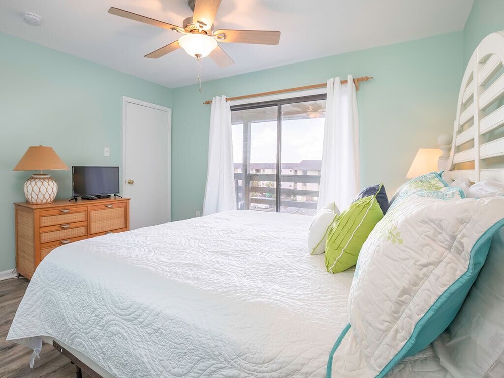 Condo, Multiple Beds, Kitchen, Pool View (#5C - No Pets)