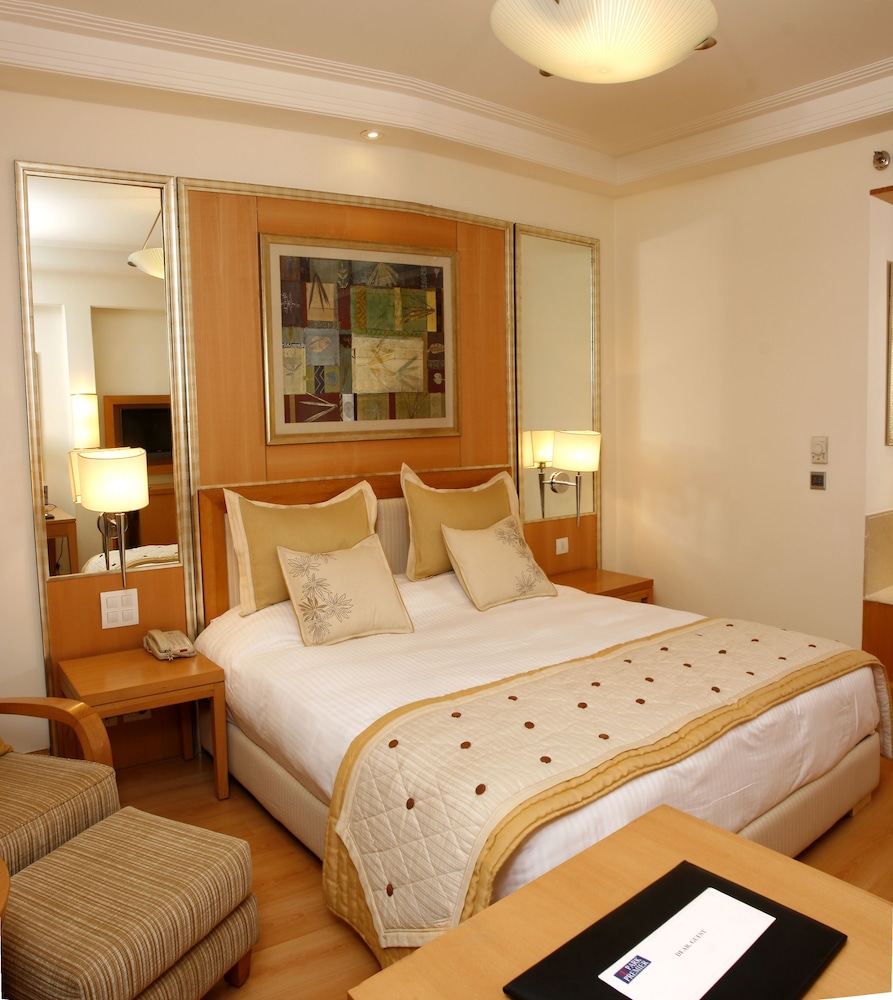 Deluxe Room, 1 Double Bed, Smoking, City View photo 2