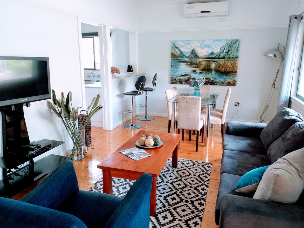 3 Bedroom Cottage - Photo 10
