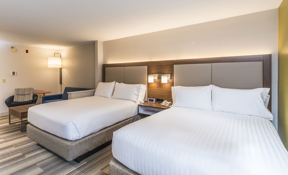 Suite, 2 Queen Beds - Photo 1