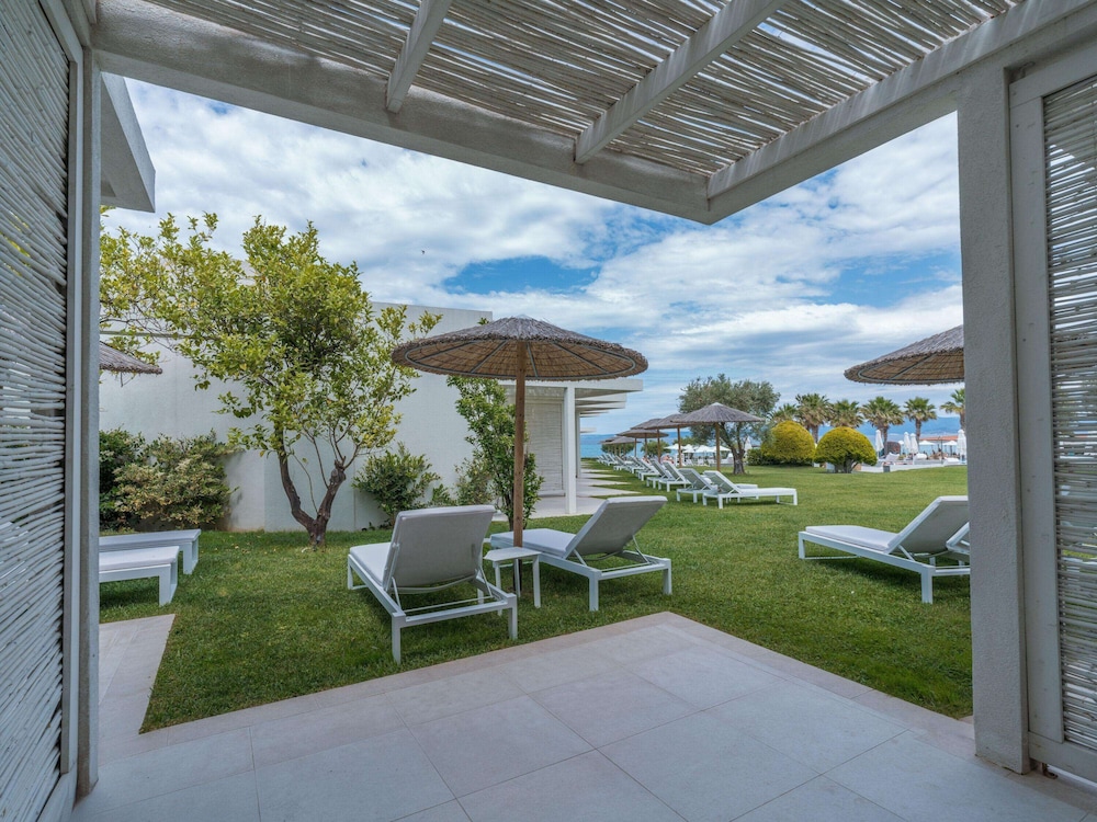 Cabana Side Pool View - Photo 7
