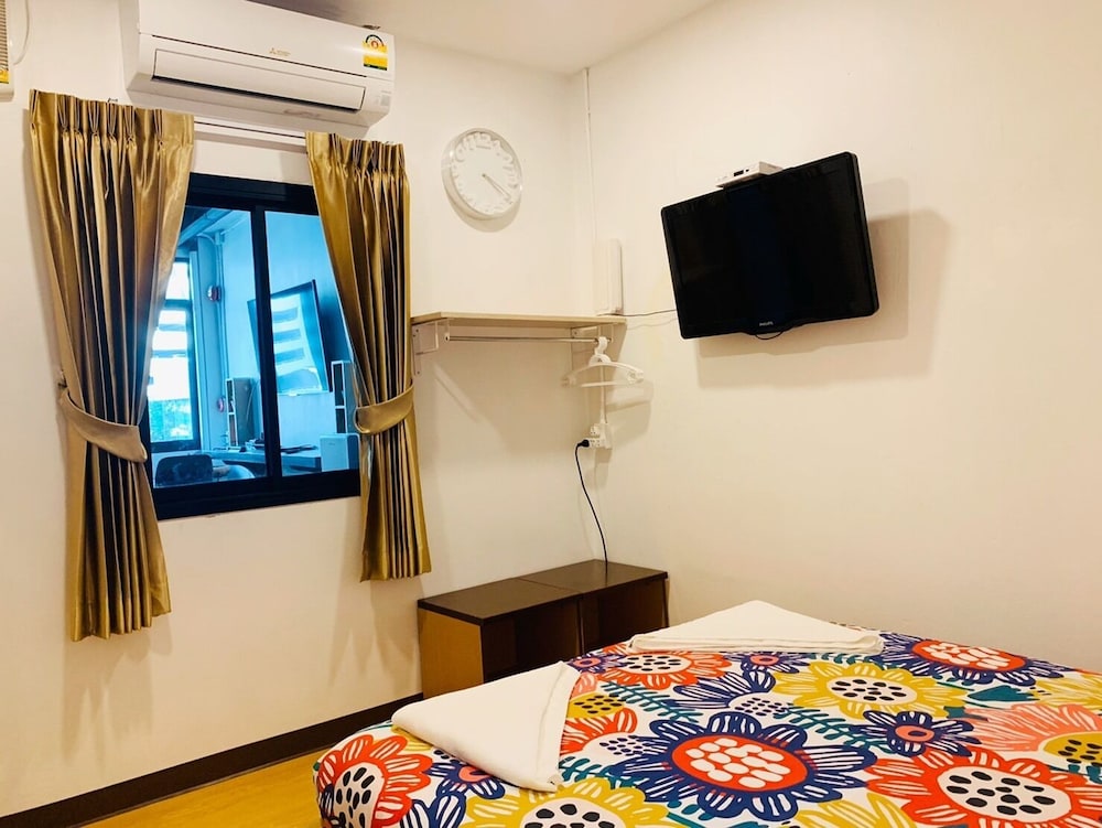 Private Room with Shared Bathroom 12 sq.m (No Window) photo 2