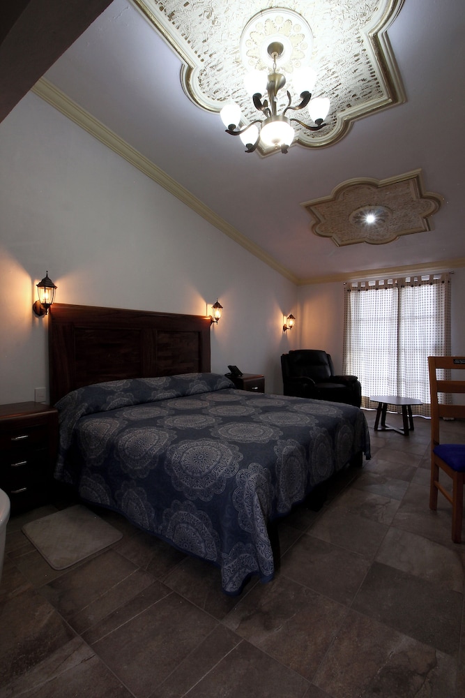Superior Room, 1 King Bed photo 1