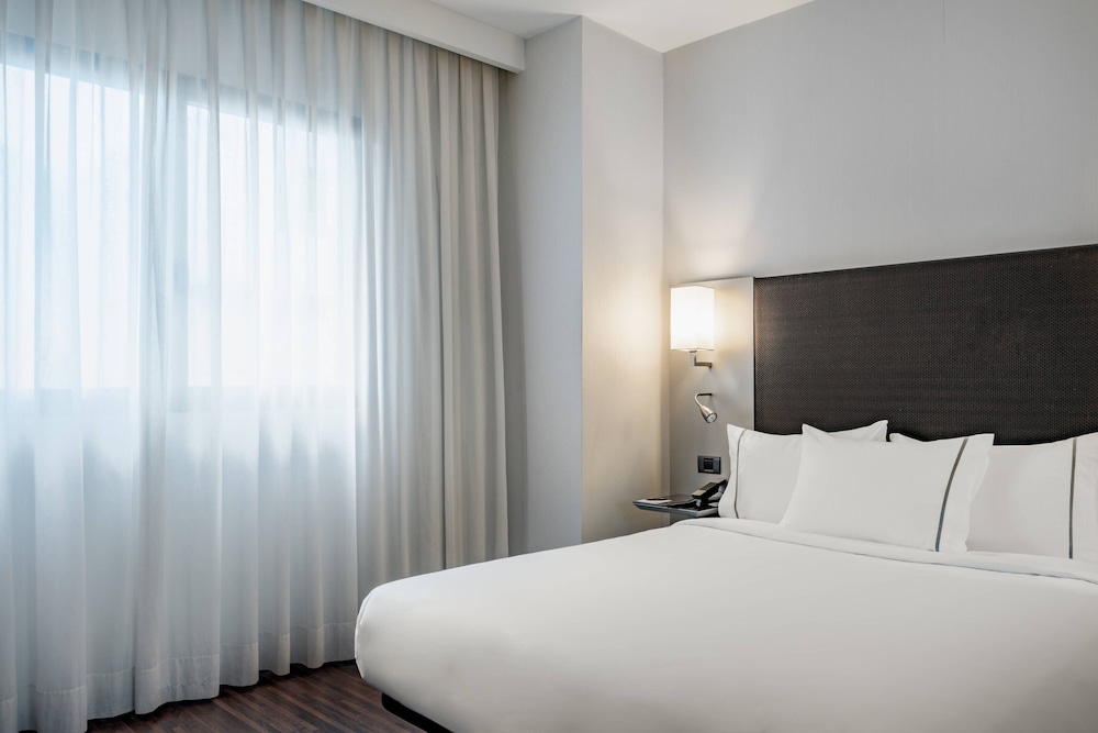 Standard Room, 1 Queen Bed