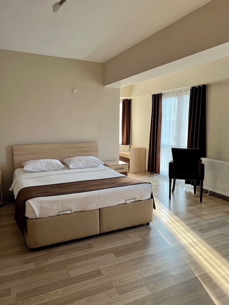 Standard Double or Twin Room photo 3