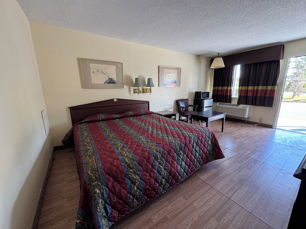 Room, 1 King Bed, Non Smoking photo 1