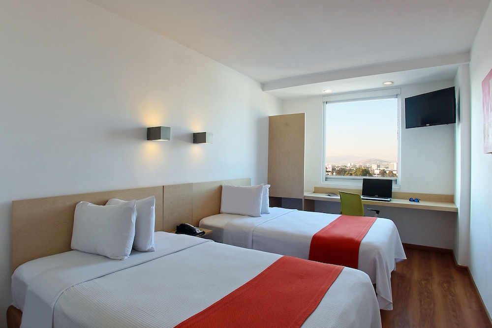 Standard Room, 2 Double Beds - Photo 1
