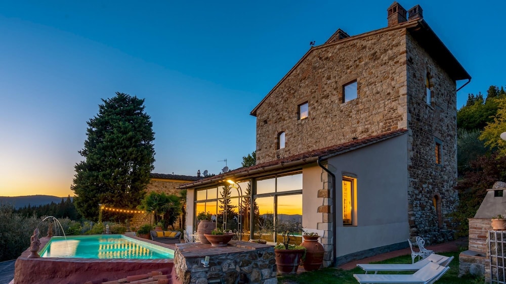 Villa photo 2