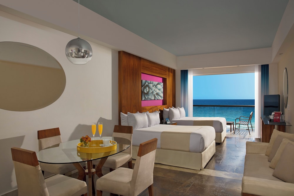 Altitude Junior Suite Ocean Front Double