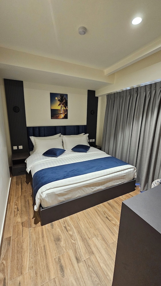Deluxe Room, 1 Double Bed, Lanai, Sea View photo 1