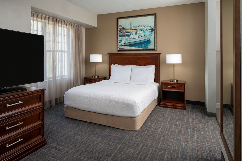 Suite, 1 Bedroom (Mobility/Hearing Accessible, Tub)