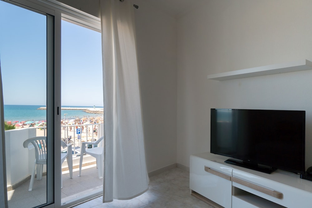 Apartment, 2 Bedrooms, Terrace, Ocean View photo 2