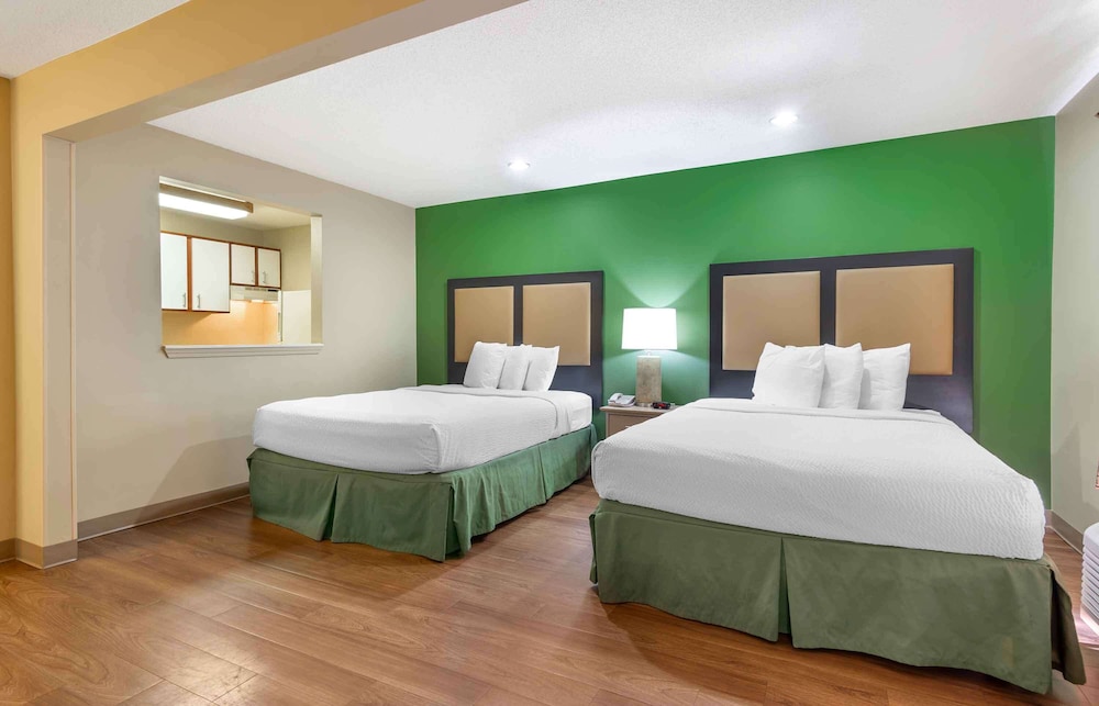 Room, 1 Queen Bed, Non Smoking (Efficiency W/Sofa) - Photo 4