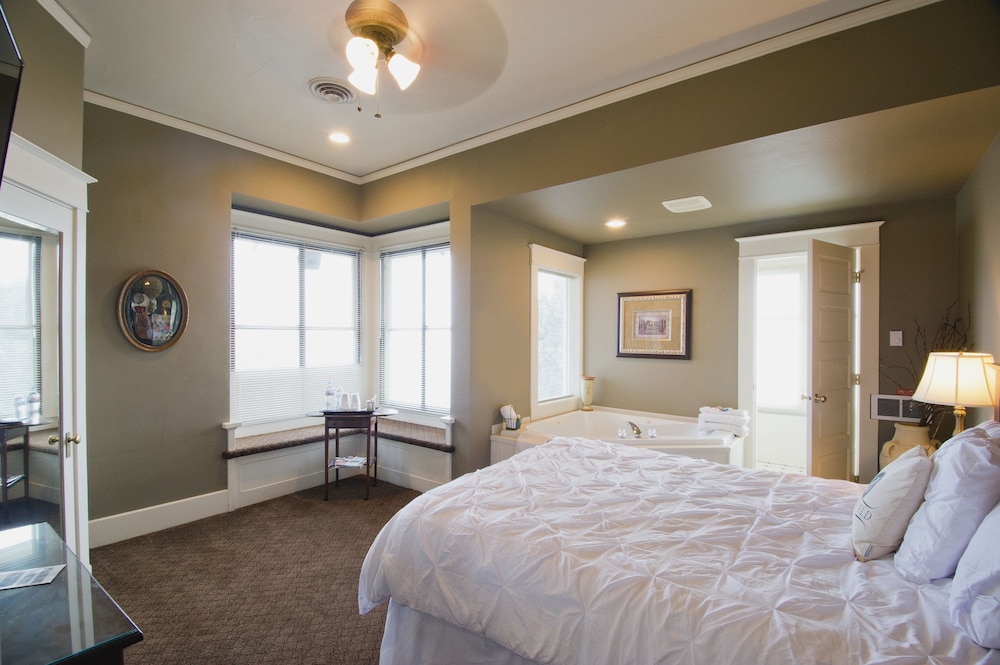 Classic Room, 1 King Bed, Non Smoking (Anne)