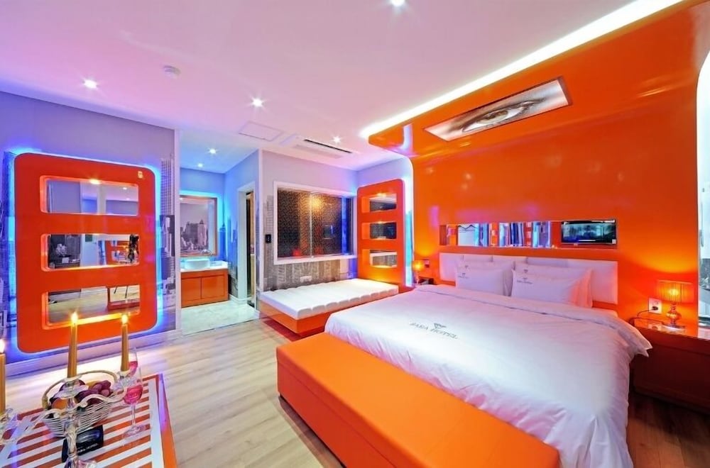 Luxury Room, Multiple Beds, Non Smoking, Jetted Tub - Photo 12