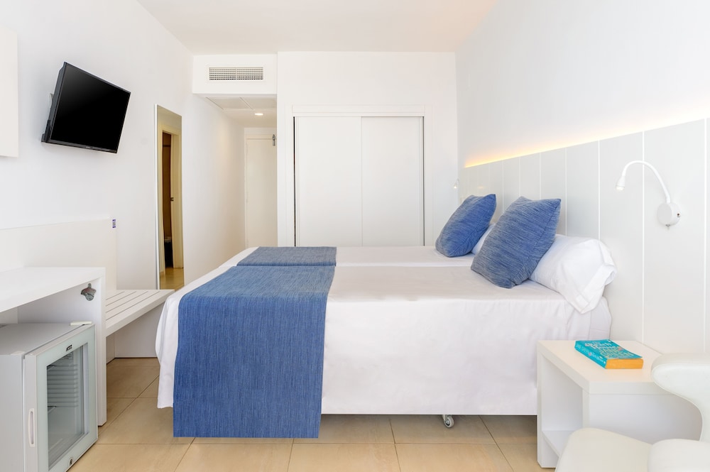 Double Room, Partial Sea View (extra bed junior) photo 3