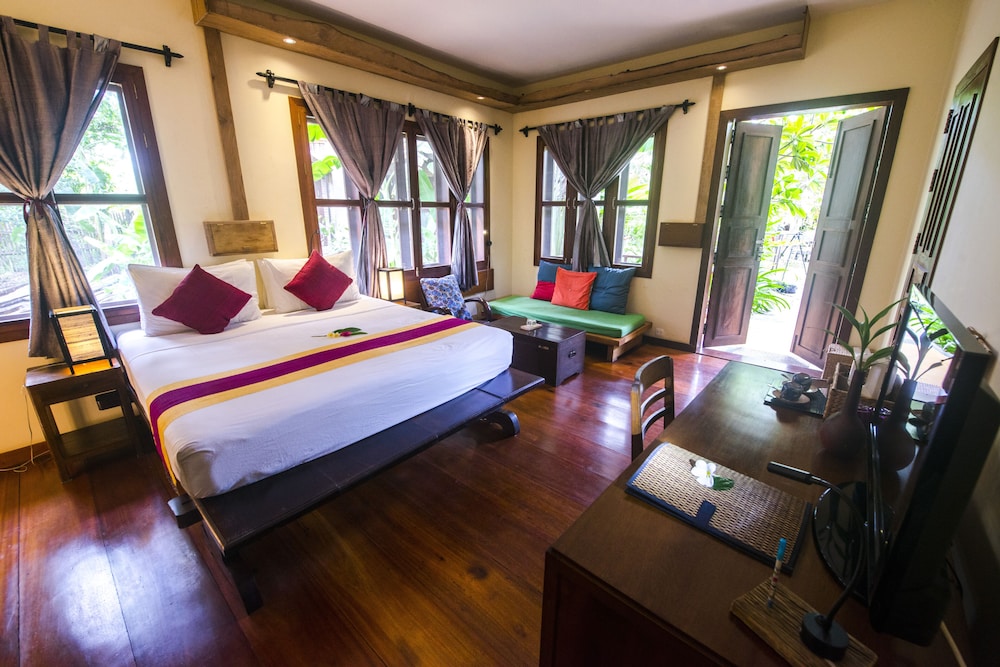 Double Room, 1 King Bed, Balcony, Garden View