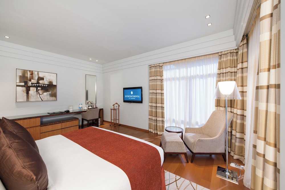 Premium Room, 1 King Bed, Club Lounge Access - Photo 10