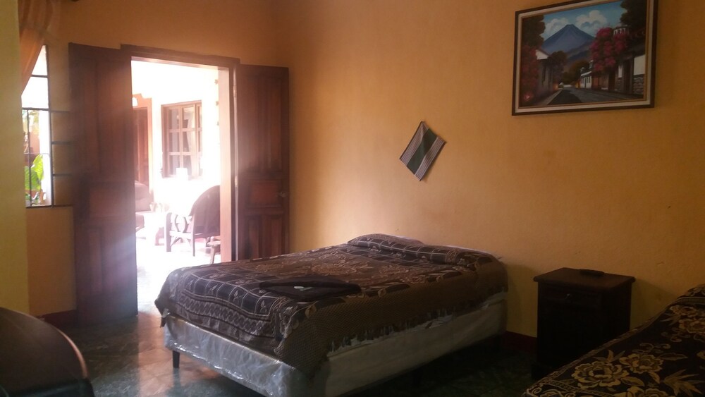 Standard Double Room, 2 Double Beds, Private Bathroom photo 2