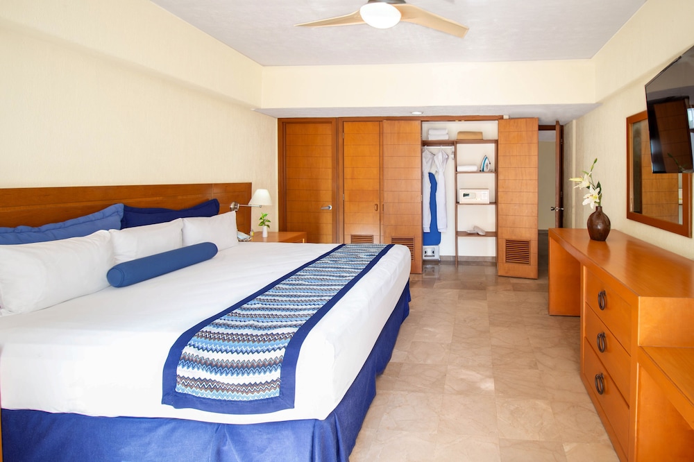 Two Bedroom Family Suite Pool View - Photo 5