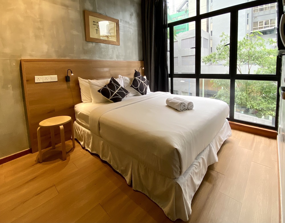 Deluxe Room With Windows