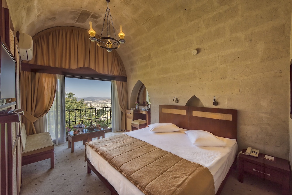 Arched Room With Panoramic View and Balcony photo 1