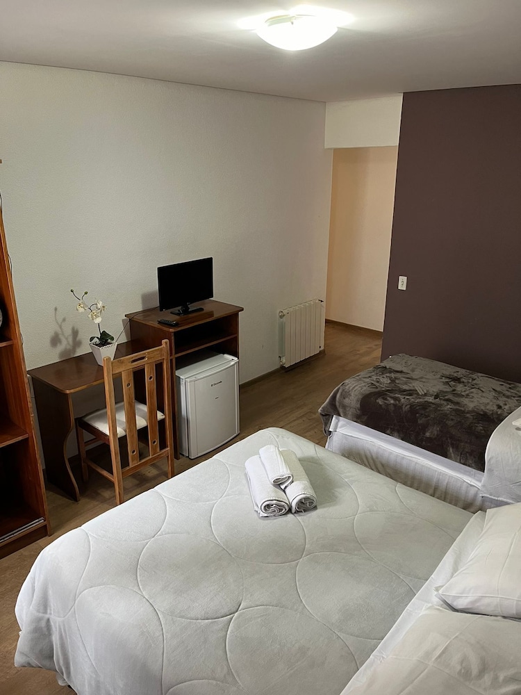 Economy Twin Room photo 2