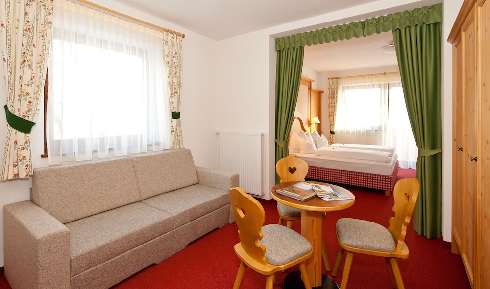 Family Suite, 1 Bedroom, Balcony, Mountain View