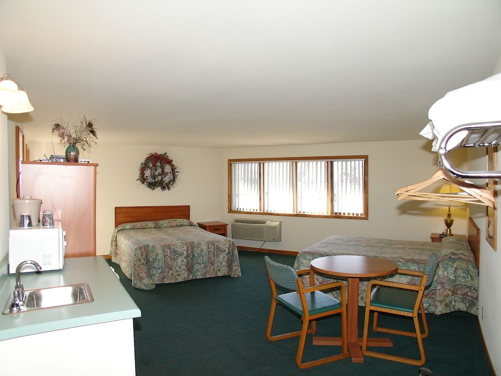 Room, 2 Queen Beds, Kitchenette