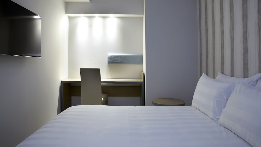 Single Interior Room, No View (No Window)