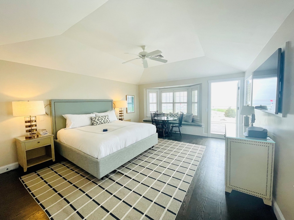 Suite, 1 King Bed (Beach House)