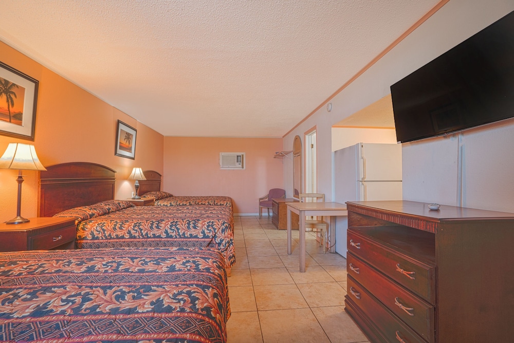 Room, Multiple Beds - Photo 6
