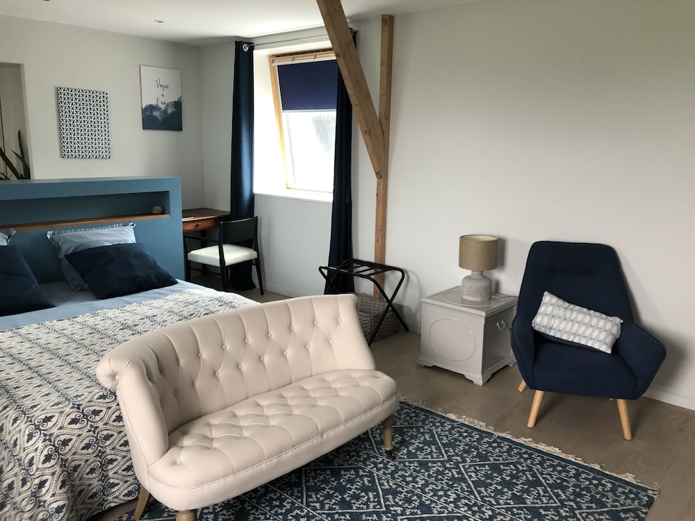 Double Room, Ensuite (Bleuet) photo 2