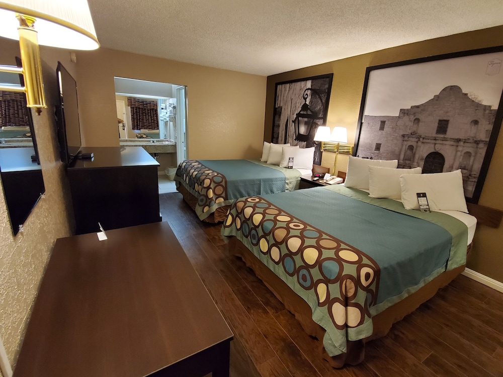 Deluxe Room, 2 Queen Beds, Non Smoking - Photo 3
