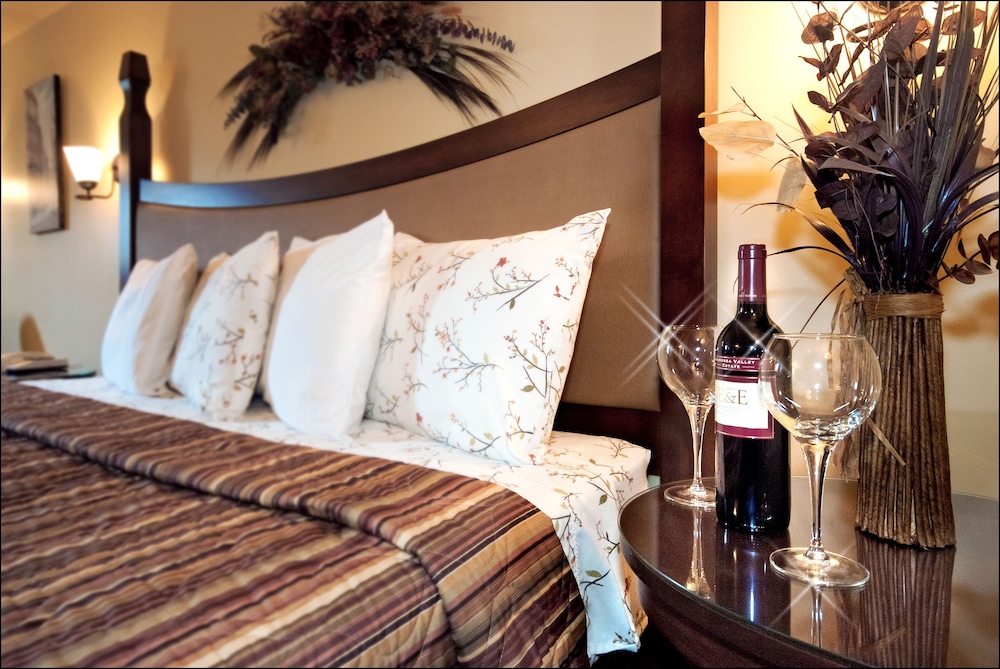 Superior Room, 1 King Bed photo 2