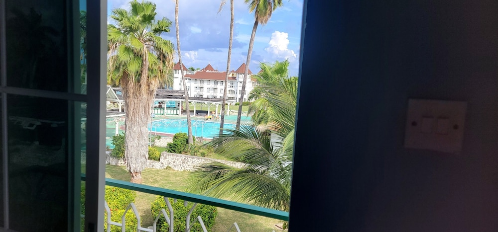 Standard Suite, 1 Bedroom, Non Smoking, Garden View photo 2