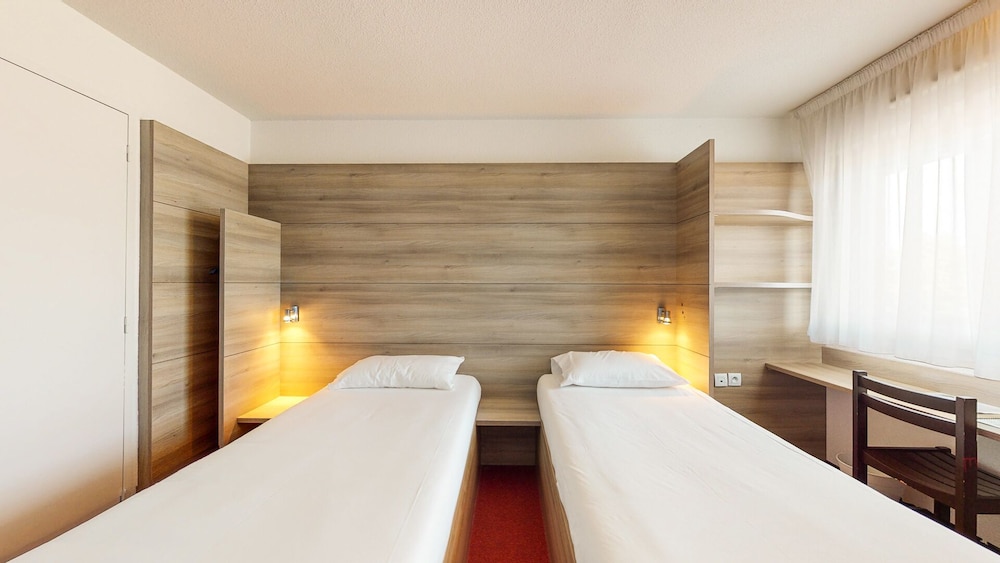 Twin Room, 2 Twin Beds - Photo 2