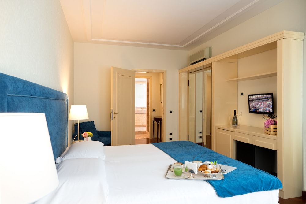 Junior Suite, Hot Tub photo 2