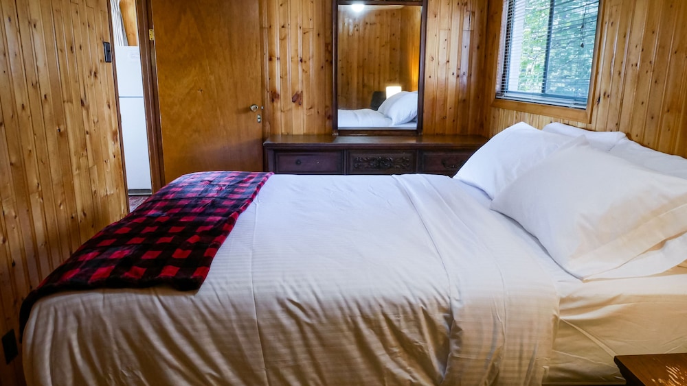 Traditional Cabin photo 2